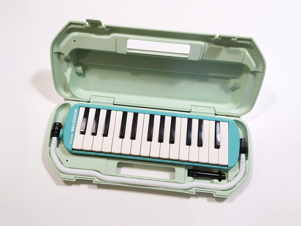 SUZUKI スズキ 鍵盤ハーモニカ メロディオン アルト 27鍵 MX-27 日本製 ハードケース 2歳児のおもちゃに買ってみた