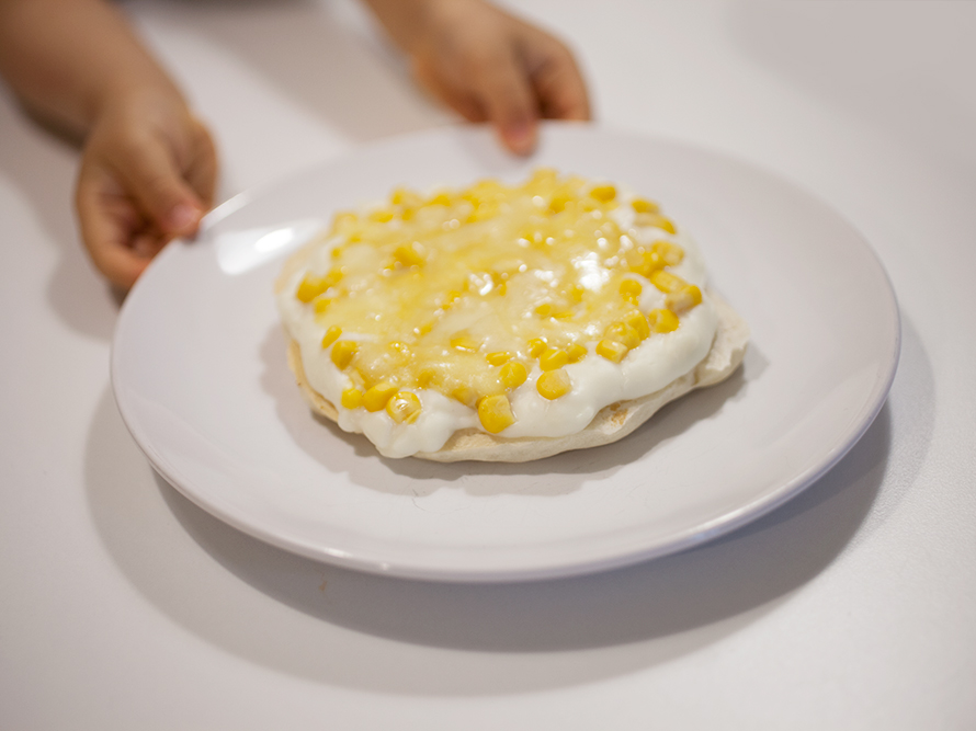 無印良品の「フライパンでつくるナン」を生地に作るサイゼリヤ風コーンピザ　完成図