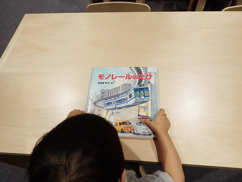 【大阪お出かけ】新しい図書館「こども本の森 中之島」1階 「モノレールのたび」