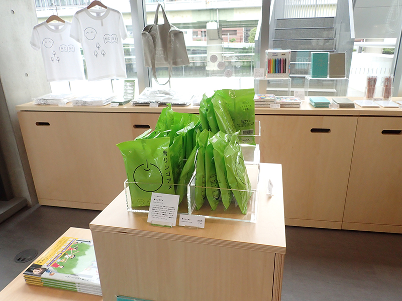 【大阪お出かけ】新しい図書館「こども本の森 中之島」2階 ストア売店