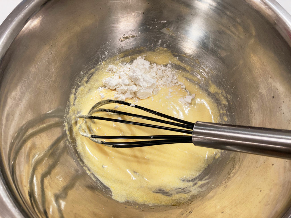 ダイソー購入品 製菓用品レシピ付き 世界のおやつ フランス「ポワソン・ダブリル」カスタードクリームの作り方　材料を混ぜる